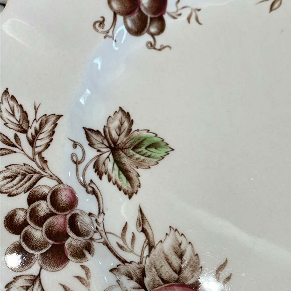 Vintage Johnson Brothers plates - Picture 3 of 4